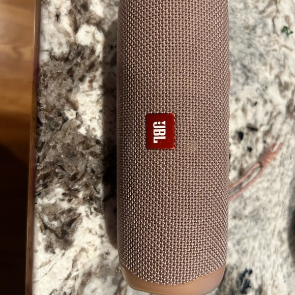 JBL Flip 5 Portable Speaker – Used